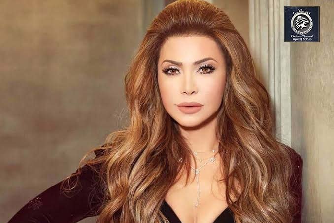 أحد الحضور : أنا كتير بحبك ,نوال : و انا بموت فيك .